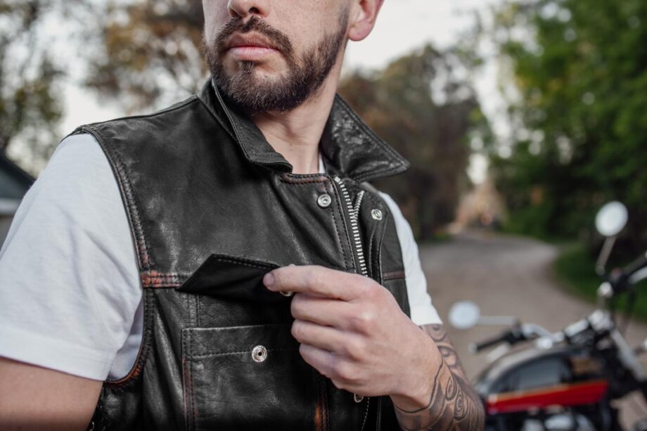 Chaqueleco de cuero para hombre. Somos leyendas