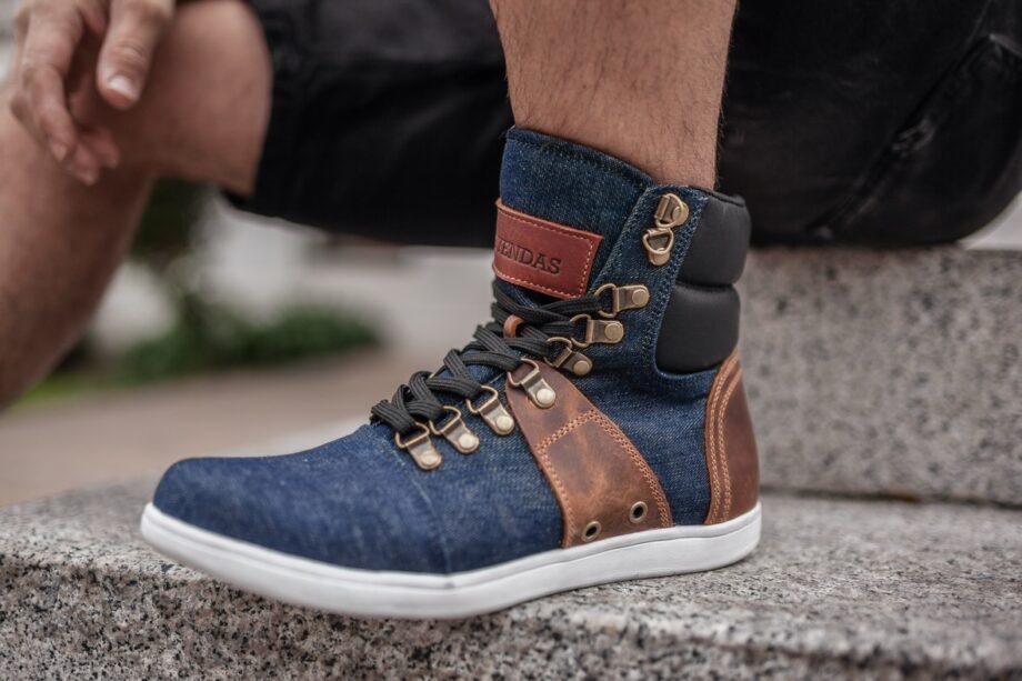 Zapatos de cuero para hombre.